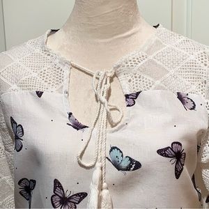 MISSLOOK. Colorful butterflies on shirt,  3/4 crochet sleeves and should…